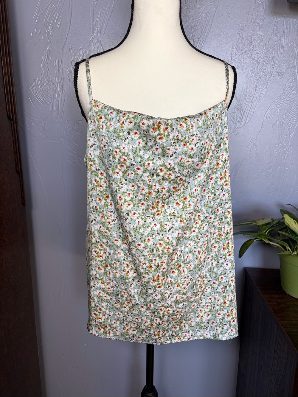 Bohme Promesa Floral Satin Cowl Neck Camisole in Light Green Floral Medium
